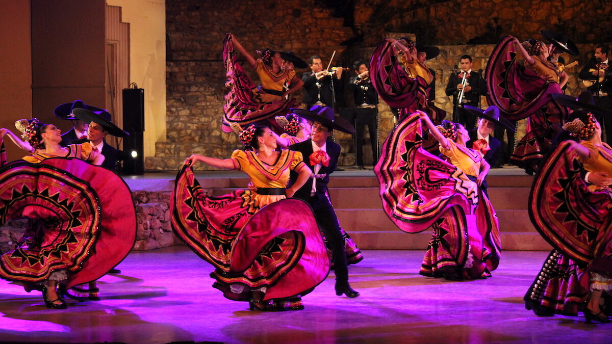 Grandeza Mexicana Folk Ballet Company: Diciembre Mexicano – The Luckman