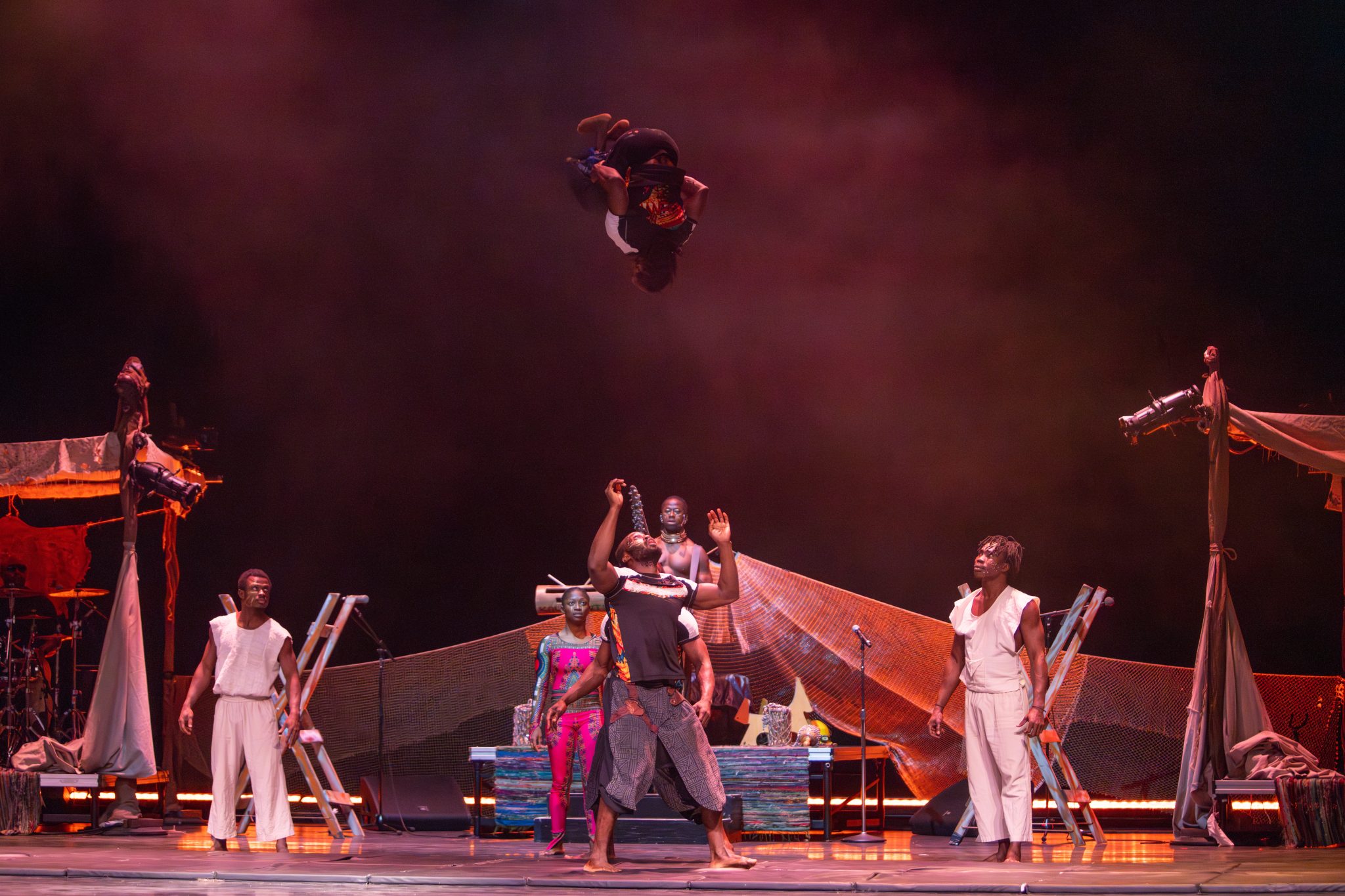 Cirque Kalabanté acrobats