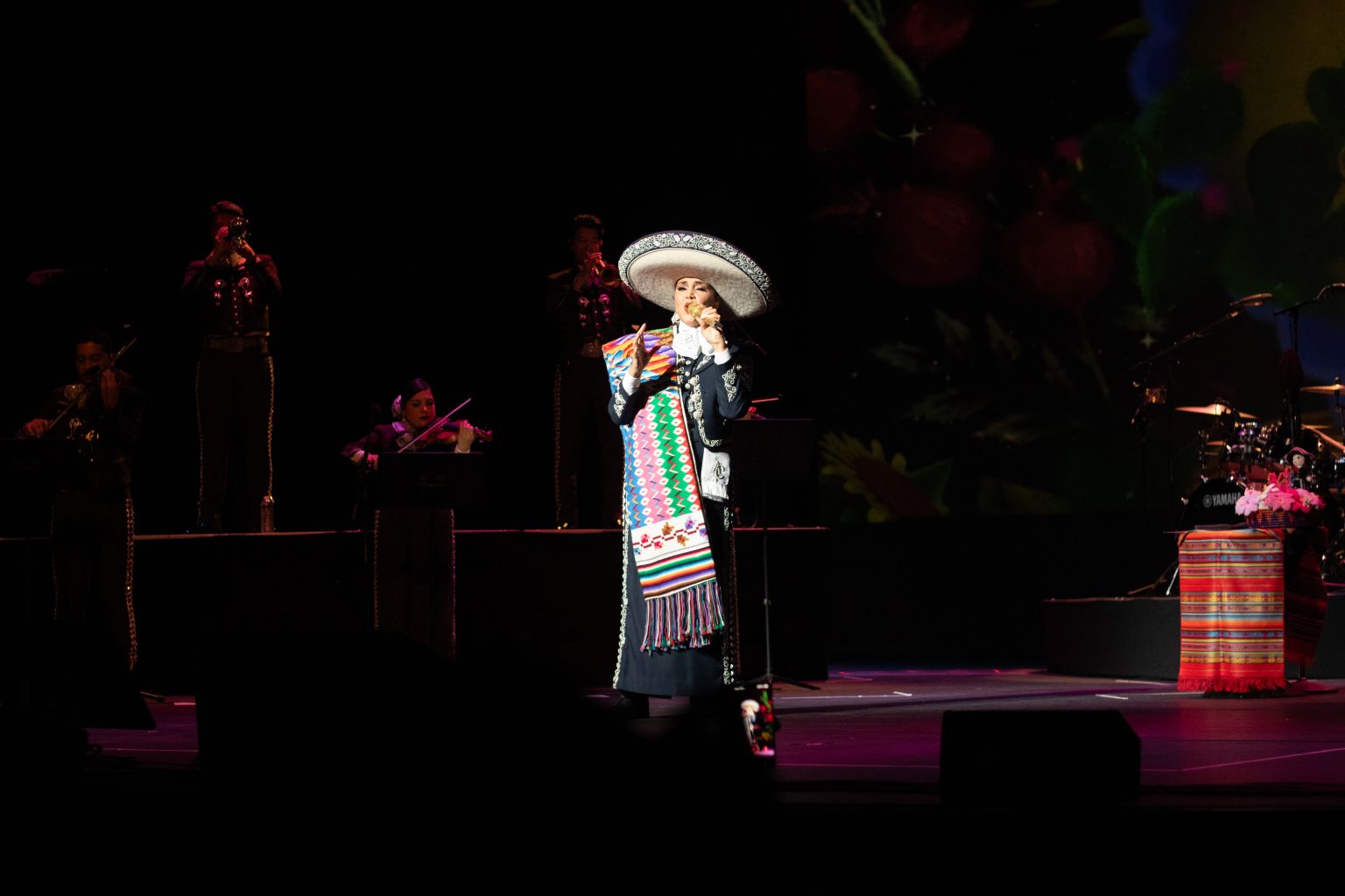 Aida Cuevas singing on a stage.